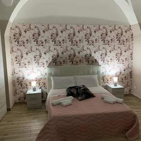 The House Porta Garibaldi Apartment Catania